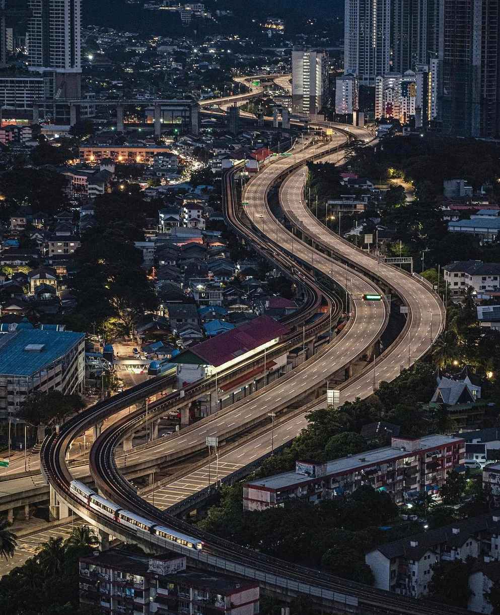 The view of the MRT line of the city