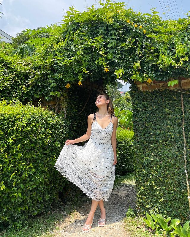 A lady posing for a photoshoot at Kebun-kebun Bangsar