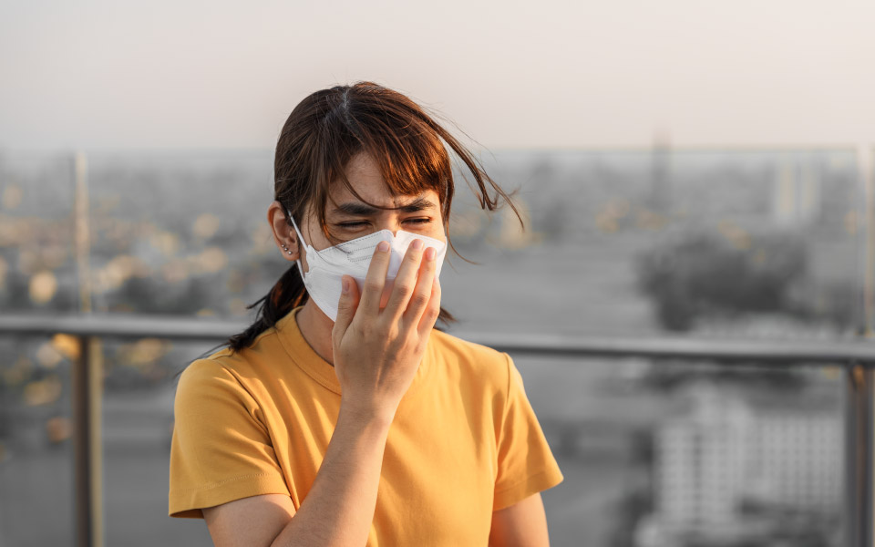 young woman wearing n96 mask in a city