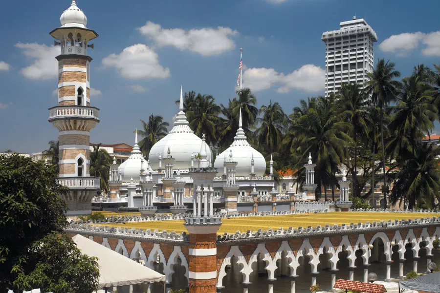 mosque with Moorish, Indo-Saracenic and Mughal architecture
